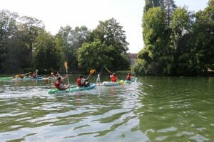 Plaisir du canoë en groupe sur le Loing