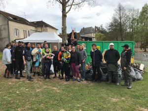 Equipe de bénévoles à Moret le dimanche soir